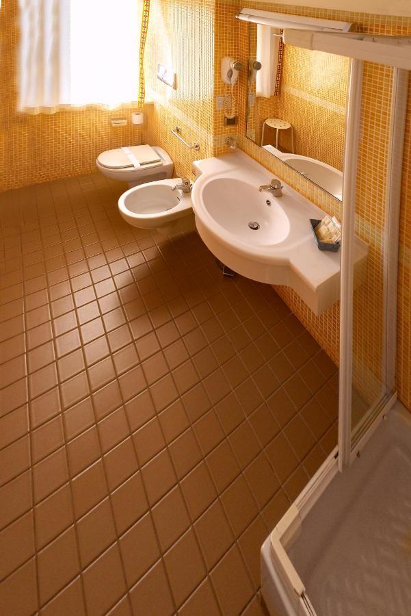 Hotel Lory & Ristorante Ferraro Celano Dış mekan fotoğraf