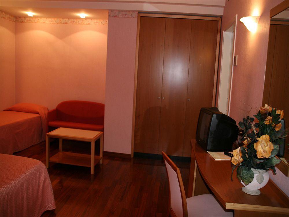 Hotel Lory & Ristorante Ferraro Celano Dış mekan fotoğraf
