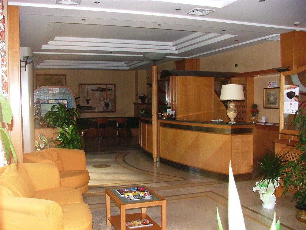 Hotel Lory & Ristorante Ferraro Celano Dış mekan fotoğraf