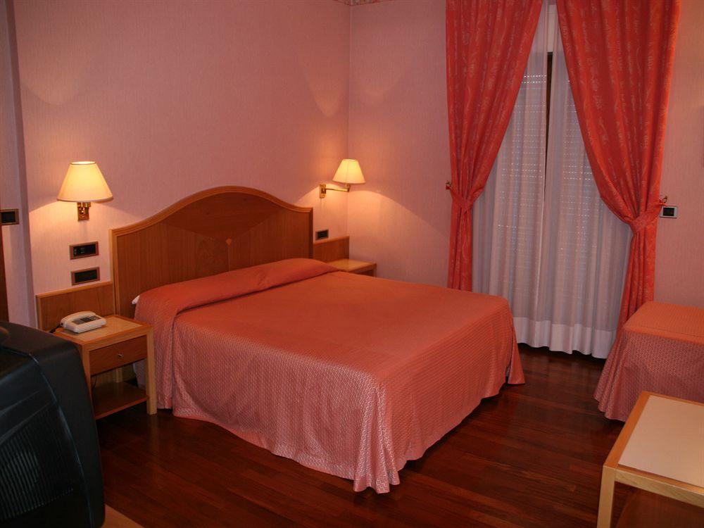 Hotel Lory & Ristorante Ferraro Celano Dış mekan fotoğraf