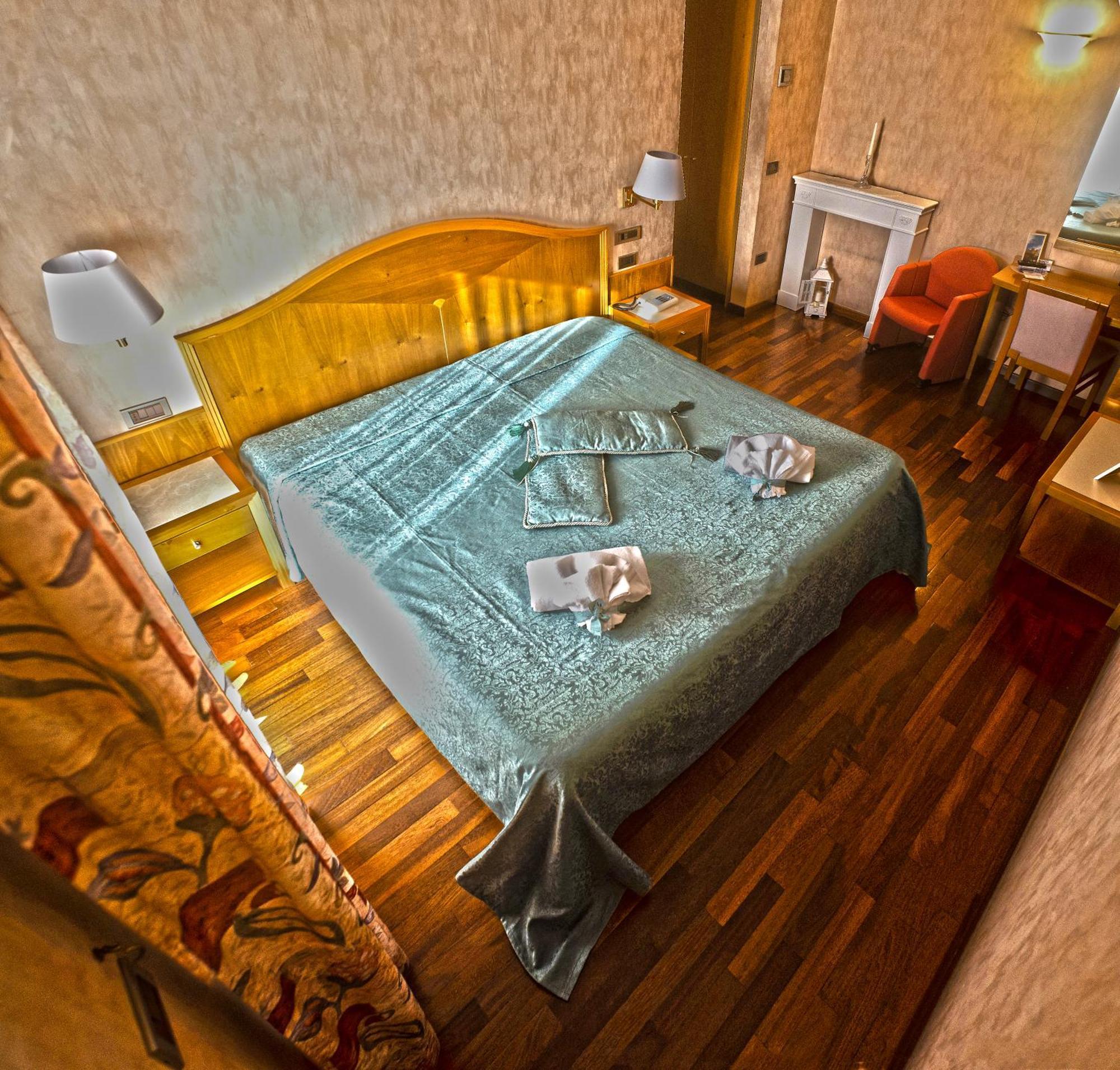 Hotel Lory & Ristorante Ferraro Celano Dış mekan fotoğraf
