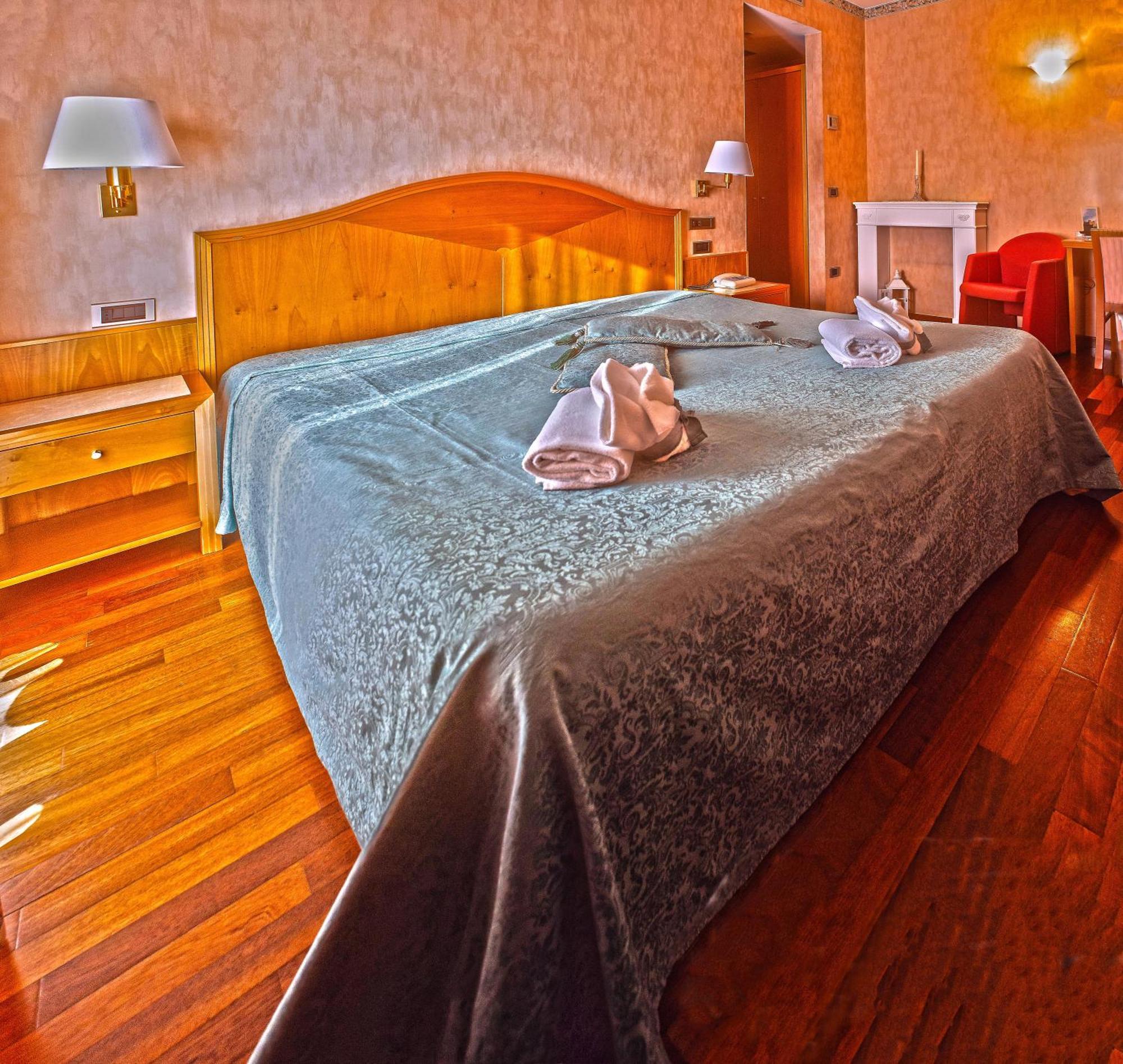 Hotel Lory & Ristorante Ferraro Celano Dış mekan fotoğraf