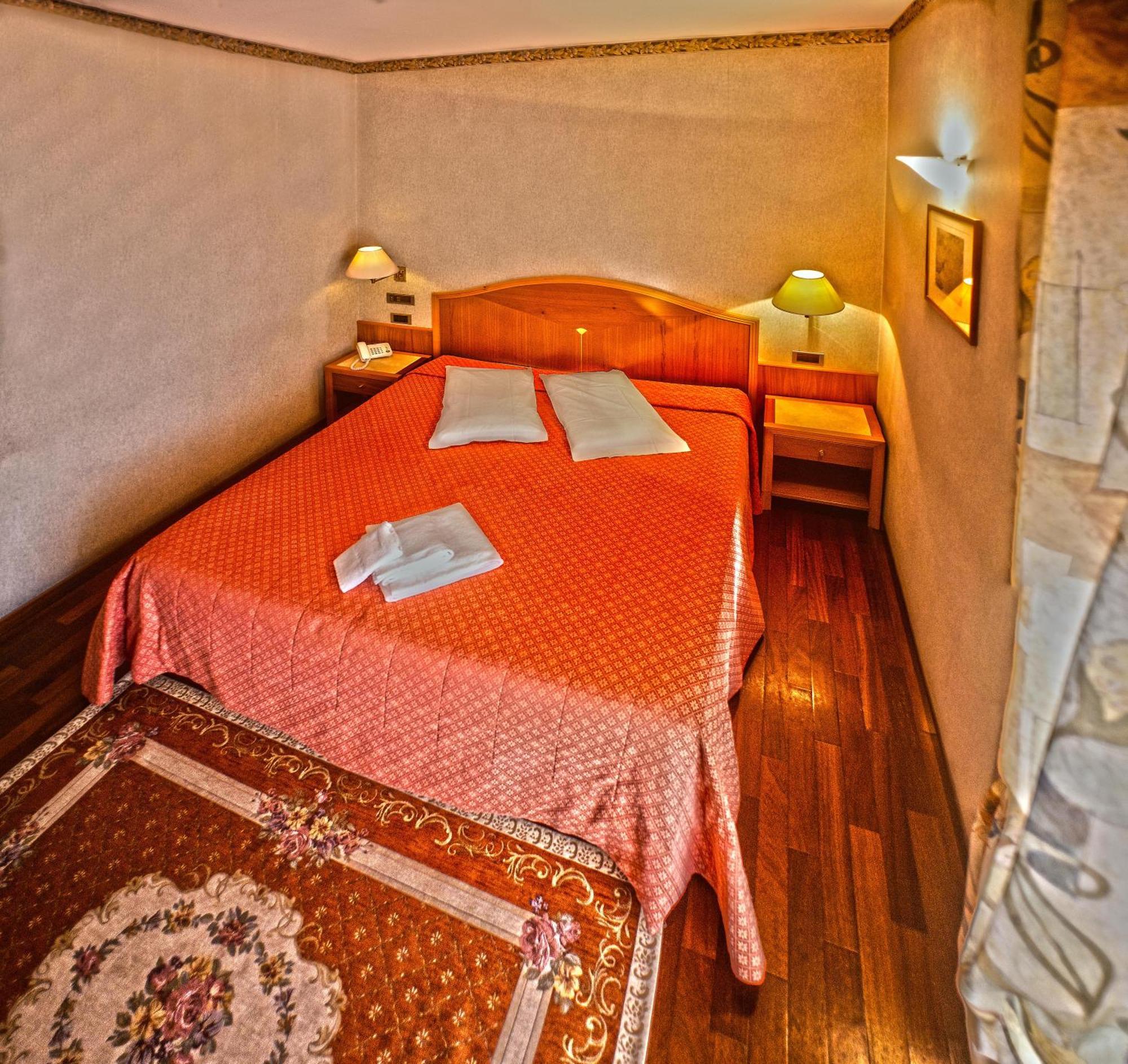 Hotel Lory & Ristorante Ferraro Celano Dış mekan fotoğraf
