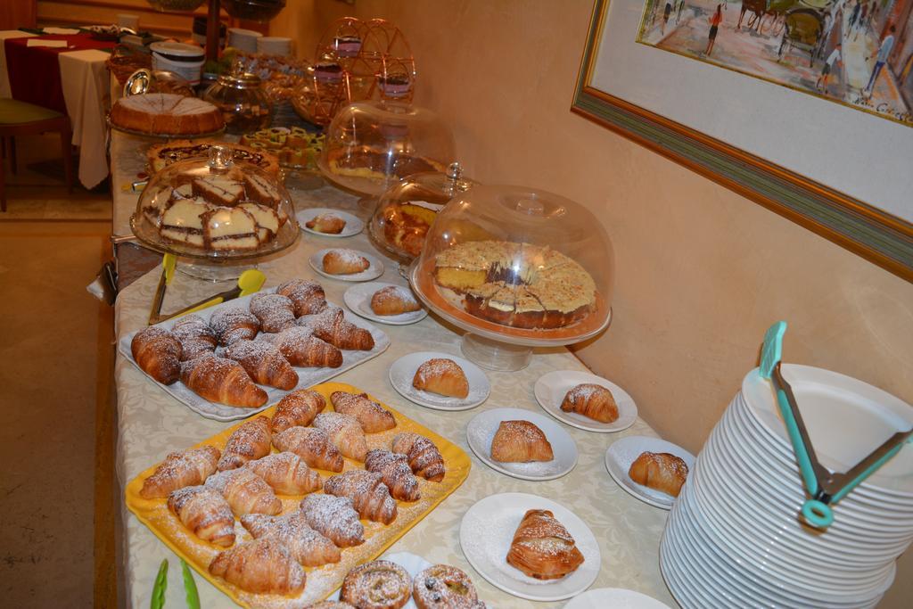 Hotel Lory & Ristorante Ferraro Celano Dış mekan fotoğraf